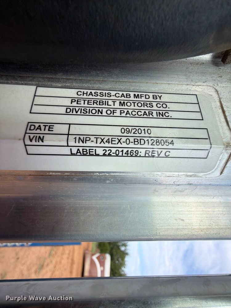 image for item FU1011 2011 Peterbilt 367 crane truck