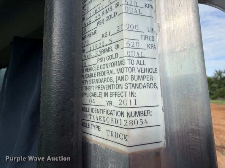 image for item FU1011 2011 Peterbilt 367 crane truck