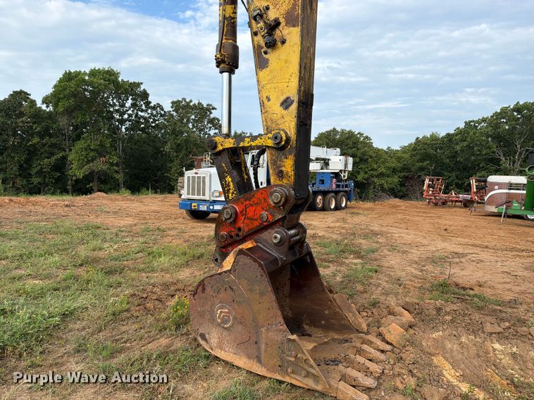 image for item FU1015 2001 Kobelco SK330LC excavator