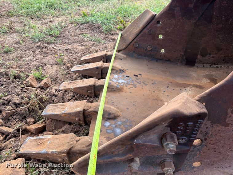 image for item FU1015 2001 Kobelco SK330LC excavator