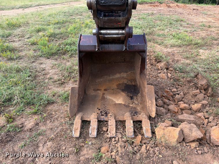 image for item FU1015 2001 Kobelco SK330LC excavator