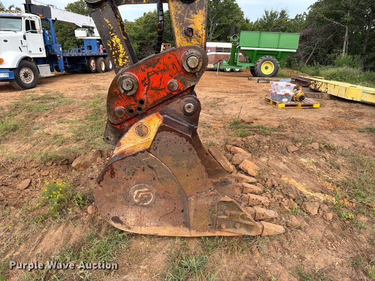 image for item FU1015 2001 Kobelco SK330LC excavator