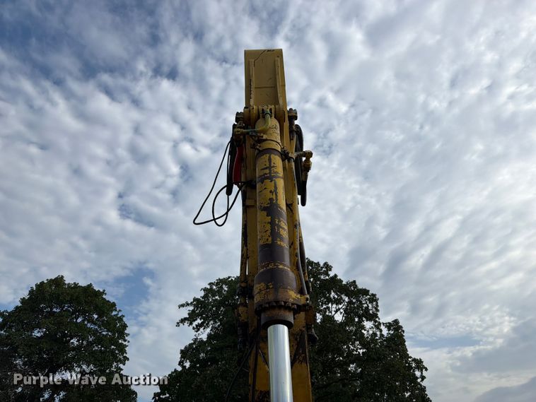 image for item FU1015 2001 Kobelco SK330LC excavator