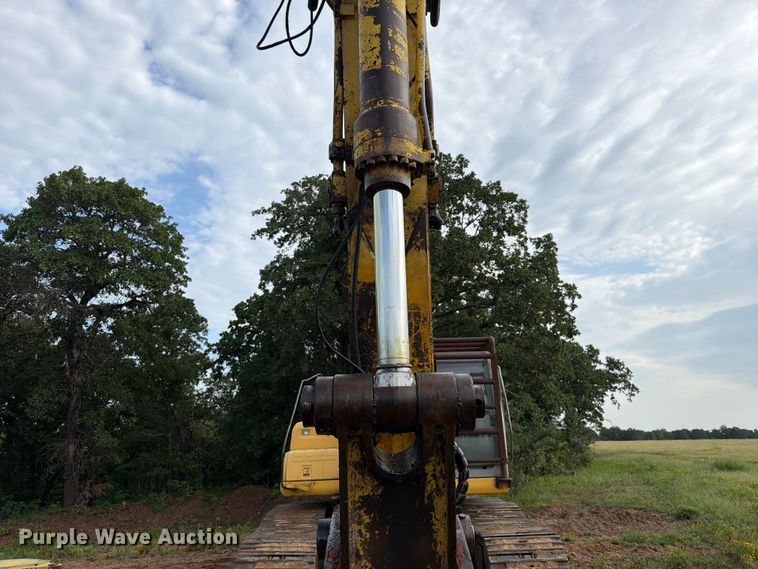 image for item FU1015 2001 Kobelco SK330LC excavator
