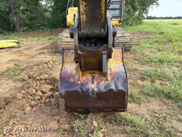 image for item FU1015 2001 Kobelco SK330LC excavator