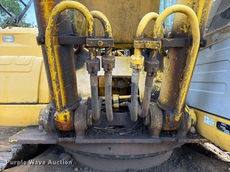 image for item FU1015 2001 Kobelco SK330LC excavator