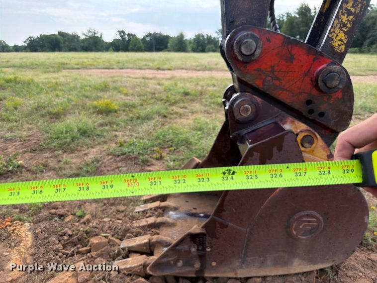 image for item FU1015 2001 Kobelco SK330LC excavator