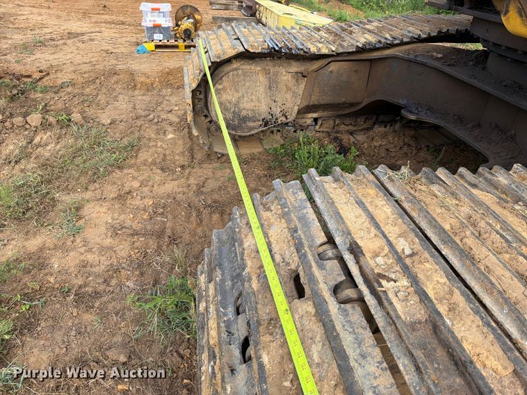 image for item FU1015 2001 Kobelco SK330LC excavator