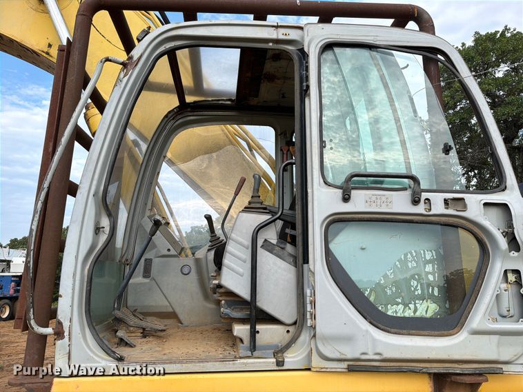 image for item FU1015 2001 Kobelco SK330LC excavator