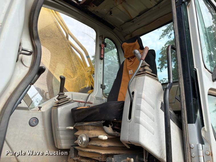 image for item FU1015 2001 Kobelco SK330LC excavator