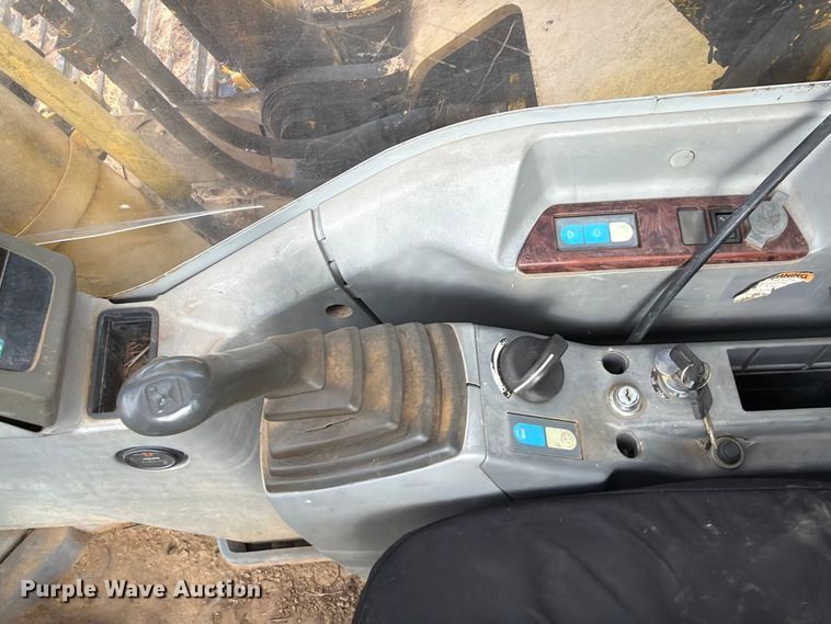 image for item FU1015 2001 Kobelco SK330LC excavator