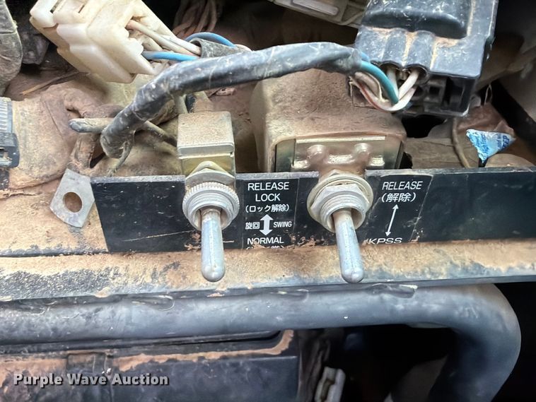 image for item FU1015 2001 Kobelco SK330LC excavator
