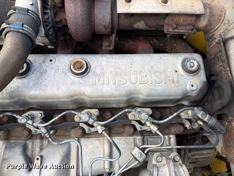 image for item FU1015 2001 Kobelco SK330LC excavator