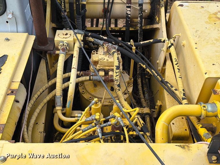 image for item FU1015 2001 Kobelco SK330LC excavator