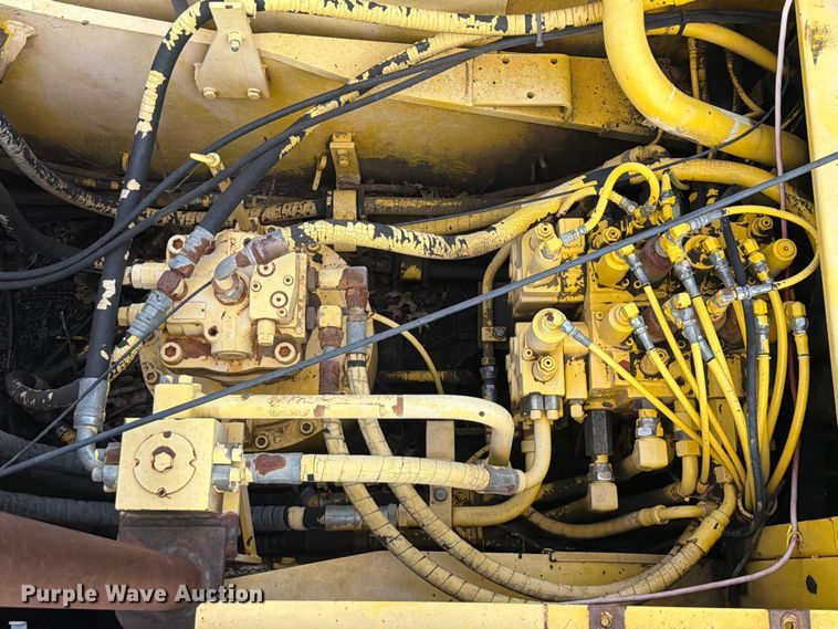 image for item FU1015 2001 Kobelco SK330LC excavator