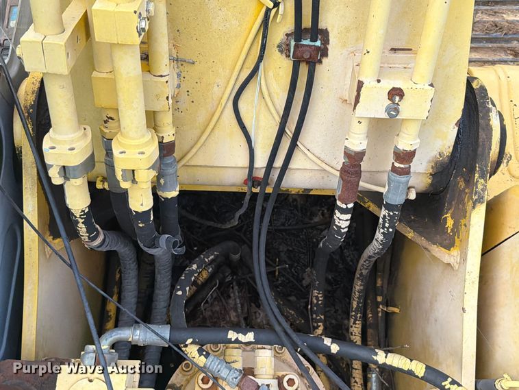 image for item FU1015 2001 Kobelco SK330LC excavator