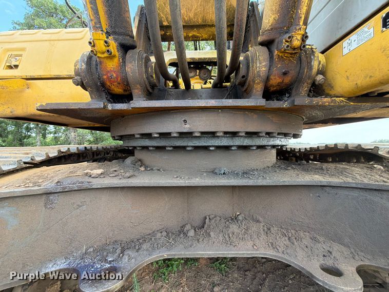image for item FU1015 2001 Kobelco SK330LC excavator