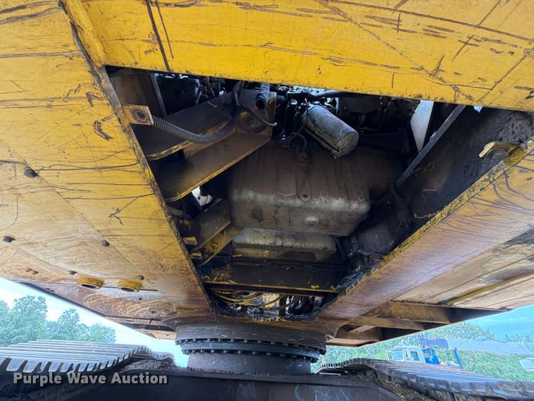 image for item FU1015 2001 Kobelco SK330LC excavator
