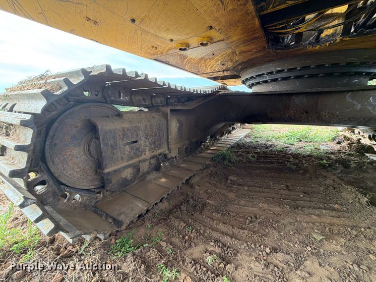 image for item FU1015 2001 Kobelco SK330LC excavator