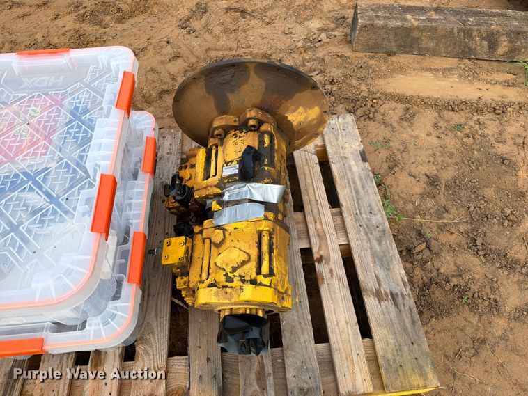 image for item FU1015 2001 Kobelco SK330LC excavator
