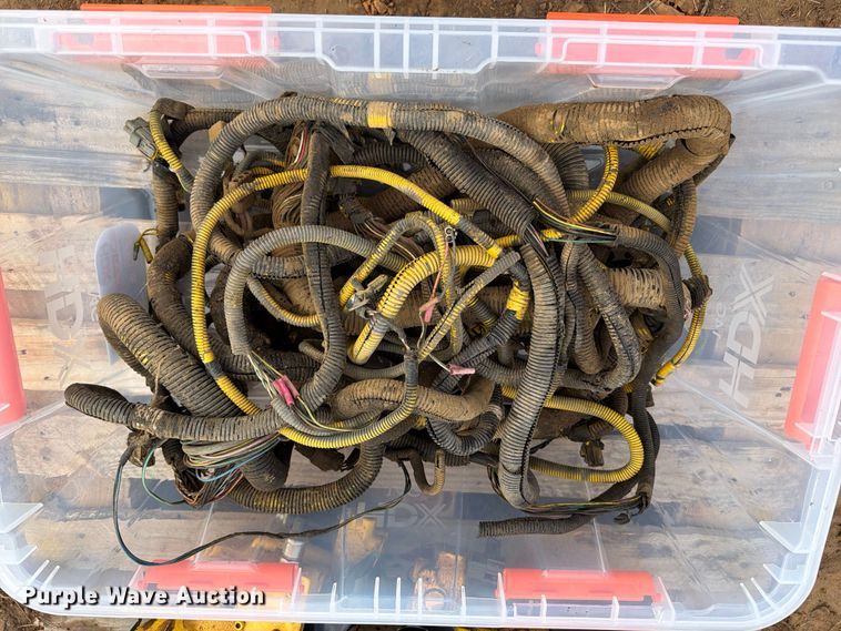 image for item FU1015 2001 Kobelco SK330LC excavator