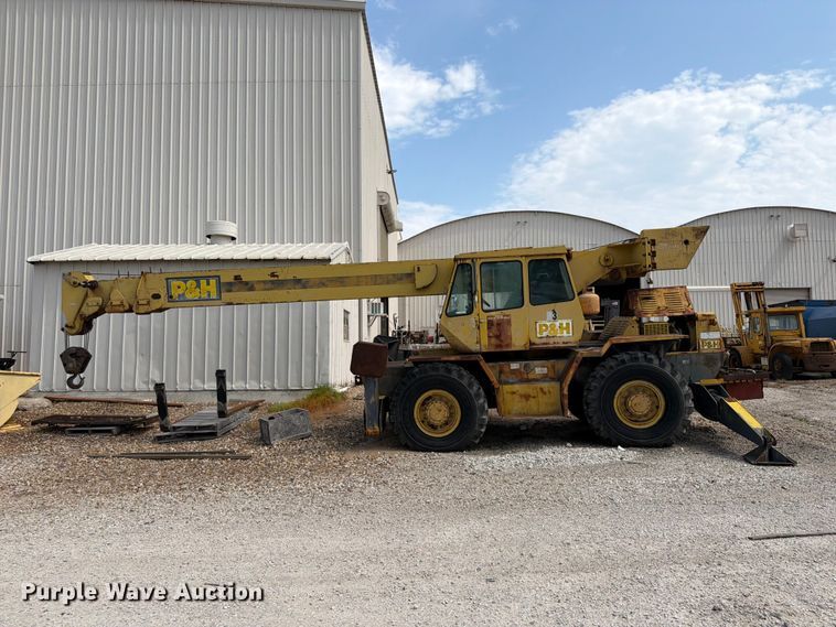 image for item FU4568 P&H W-180 crane