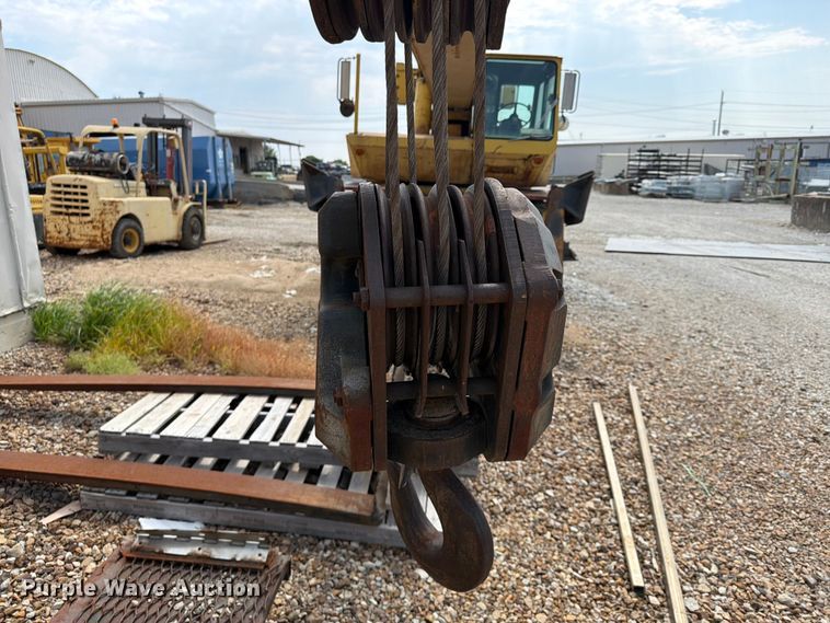 image for item FU4568 P&H W-180 crane