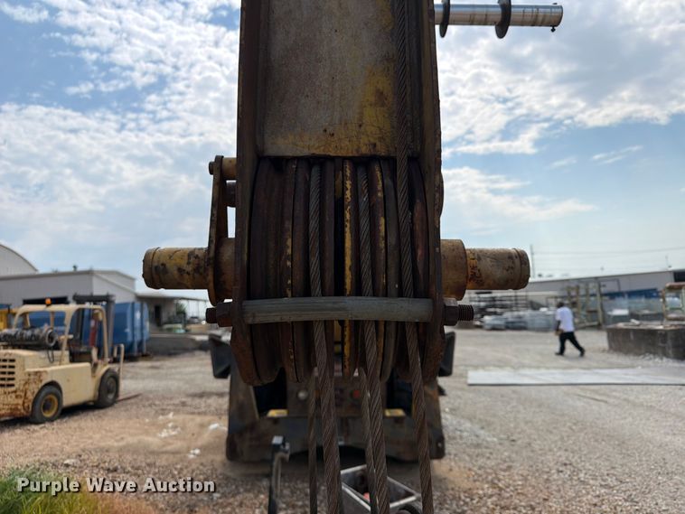 image for item FU4568 P&H W-180 crane