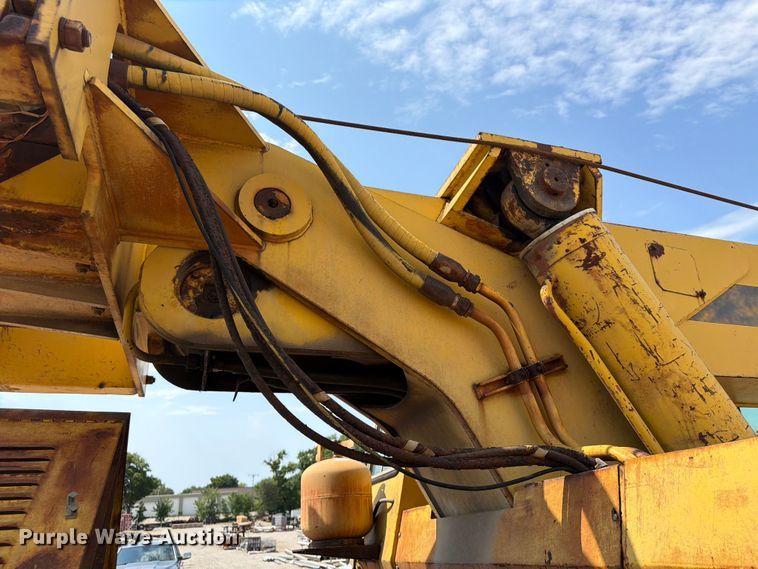 image for item FU4568 P&H W-180 crane