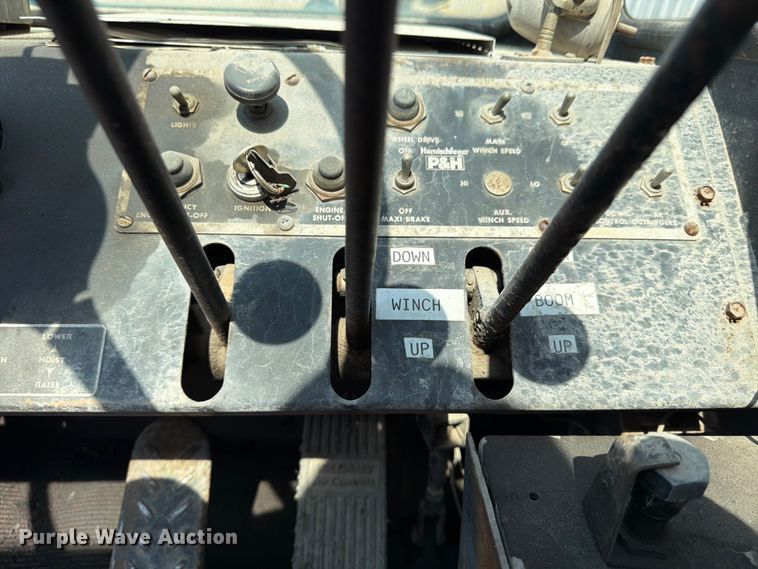 image for item FU4568 P&H W-180 crane
