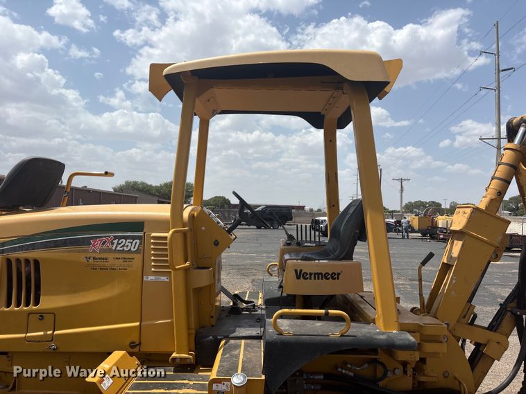 image for item JM9384 2011 Vermeer RTX1250 cable plow