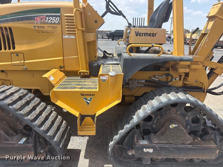 image for item JM9384 2011 Vermeer RTX1250 cable plow