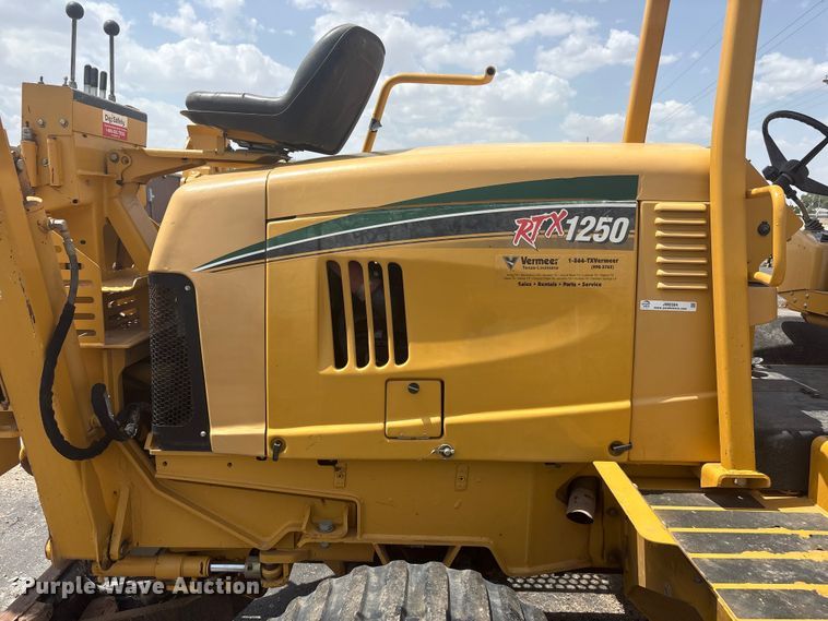 image for item JM9384 2011 Vermeer RTX1250 cable plow
