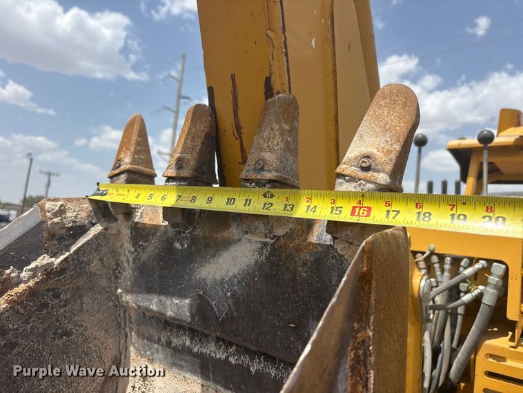 image for item JM9384 2011 Vermeer RTX1250 cable plow