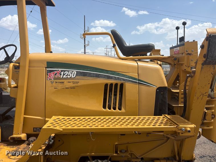 image for item JM9384 2011 Vermeer RTX1250 cable plow