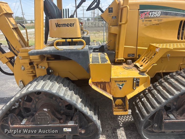 image for item JM9384 2011 Vermeer RTX1250 cable plow