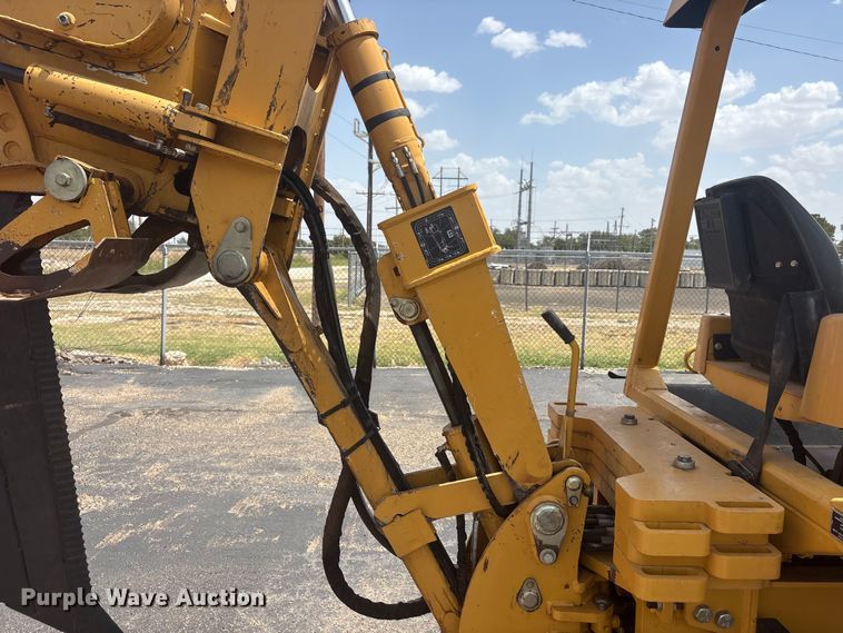image for item JM9384 2011 Vermeer RTX1250 cable plow