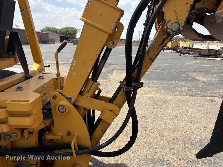 image for item JM9384 2011 Vermeer RTX1250 cable plow