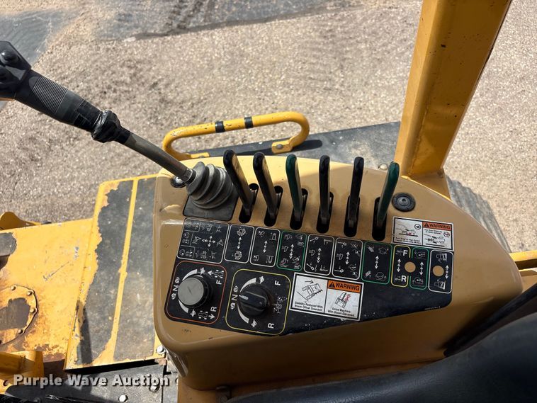 image for item JM9384 2011 Vermeer RTX1250 cable plow