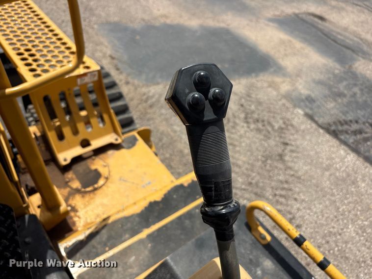 image for item JM9384 2011 Vermeer RTX1250 cable plow