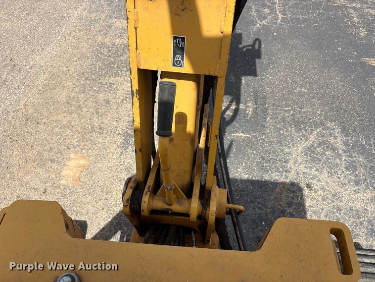 image for item JM9384 2011 Vermeer RTX1250 cable plow
