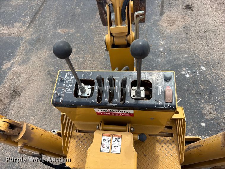 image for item JM9384 2011 Vermeer RTX1250 cable plow