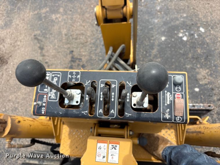 image for item JM9384 2011 Vermeer RTX1250 cable plow