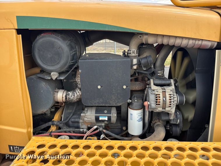 image for item JM9384 2011 Vermeer RTX1250 cable plow