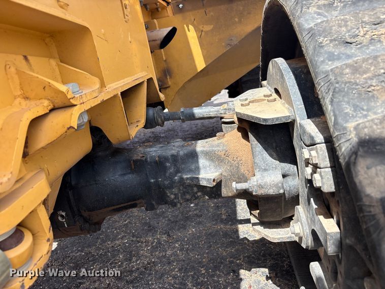 image for item JM9384 2011 Vermeer RTX1250 cable plow