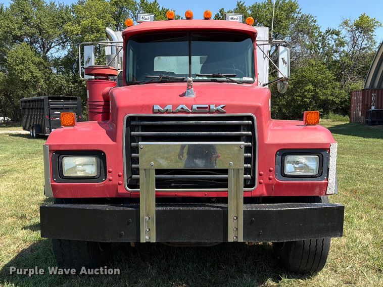 image for item MZ9831 1996 Mack RD688S dump truck