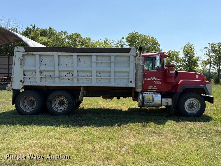 image for item MZ9831 1996 Mack RD688S dump truck