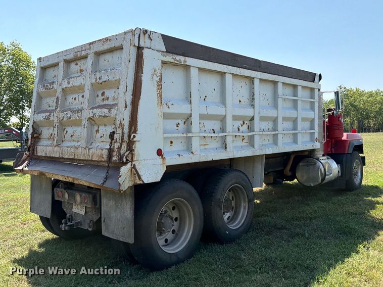 image for item MZ9831 1996 Mack RD688S dump truck