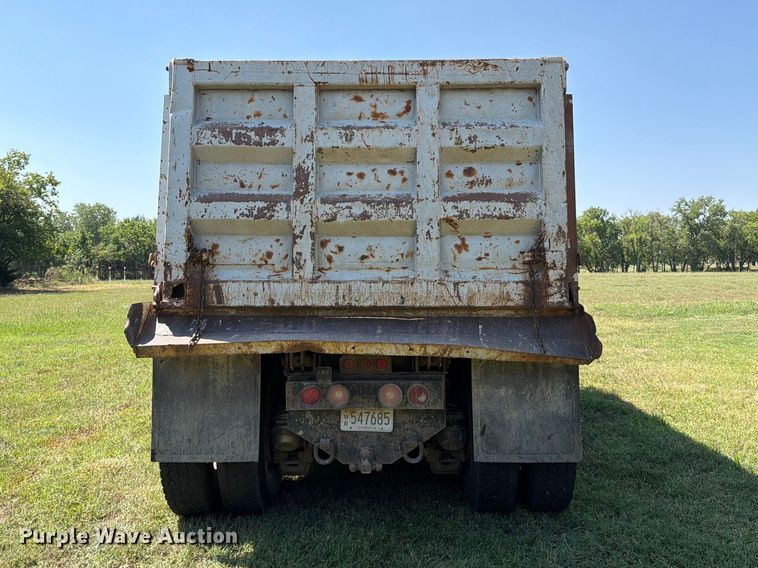 image for item MZ9831 1996 Mack RD688S dump truck