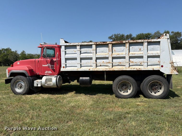 image for item MZ9831 1996 Mack RD688S dump truck